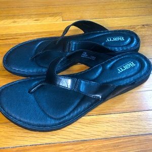 Born Leather Flip Sandals Size 12